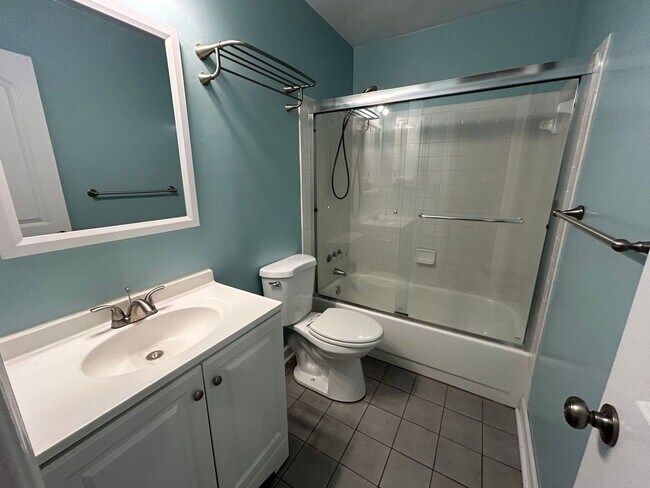 Building Photo - 913 Bernstein Ct