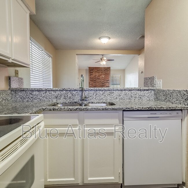 Building Photo - 610 Lillard Rd