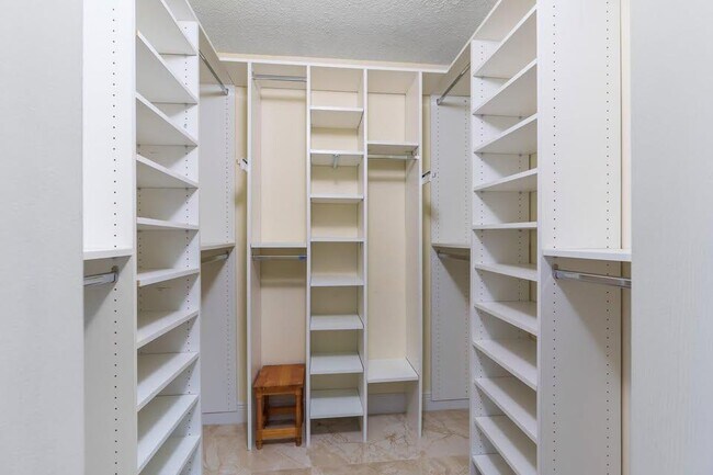 Building Photo - 4806 S Lee Rd