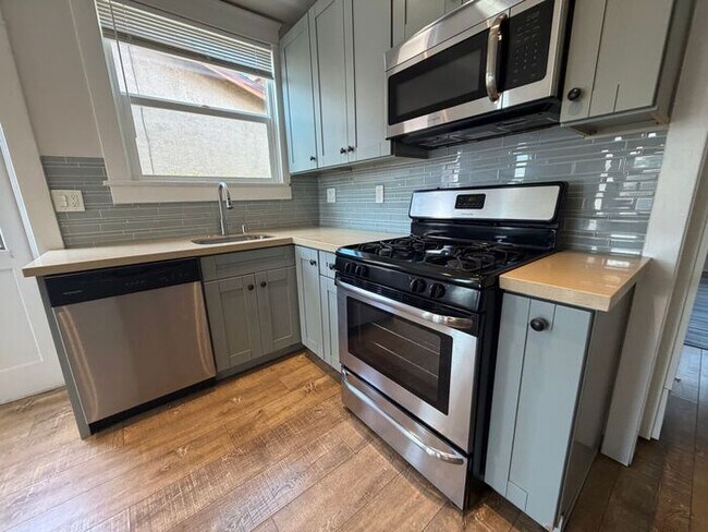 Building Photo - Charming Imperial Beach Home Minutes from the Coast