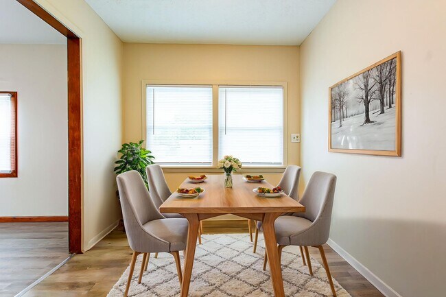Building Photo - 2 Bedroom / 1 Bath Home in Carter Lake!