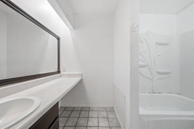 Building Photo - 16957 Glen Eagle Dr N