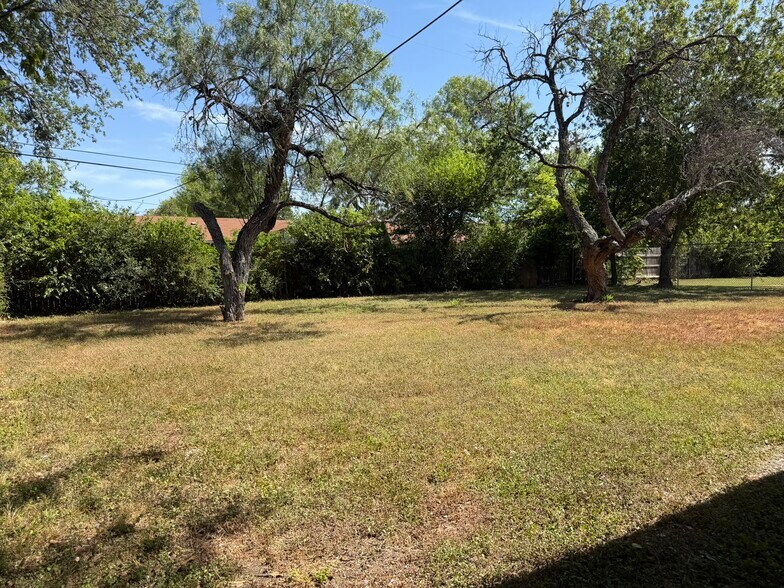 Building Photo - 4411 Jamestown Dr