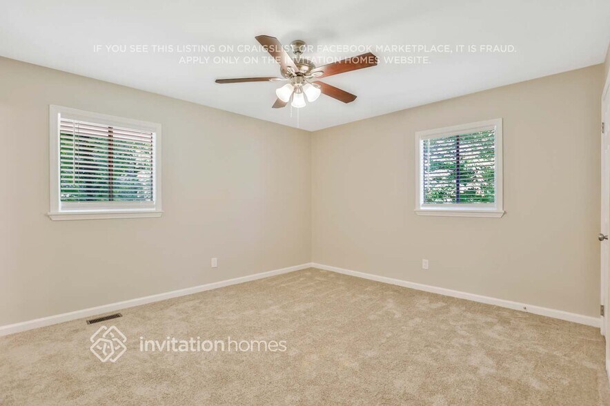 Building Photo - 2045 Devore Dr SW