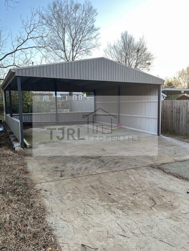 Building Photo - 809 S 11th St