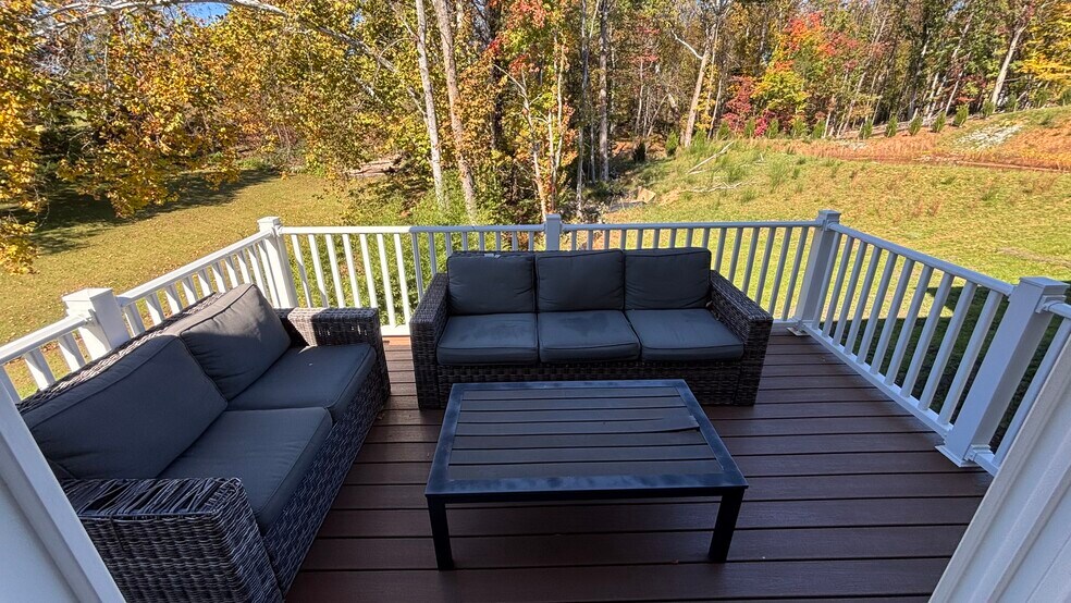 Building Photo - 284 Thicket Dr