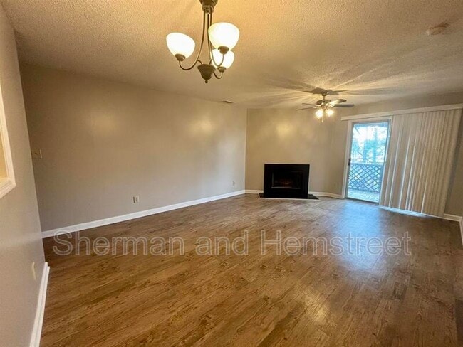 Building Photo - 218 Commons Dr