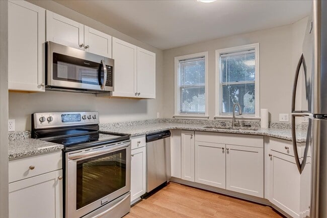 Building Photo - 305 Telfair St