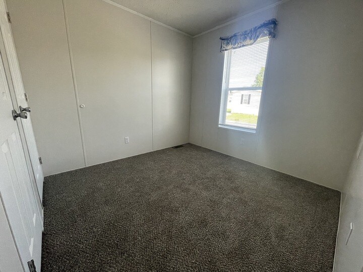 Building Photo - 15386 Danseur Dr