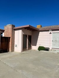 Building Photo - 1421 1/2 El Rancho Dr