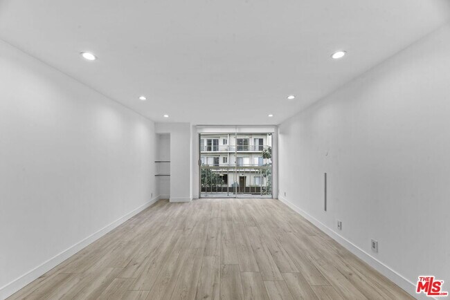 Building Photo - 10751 Wilshire Blvd