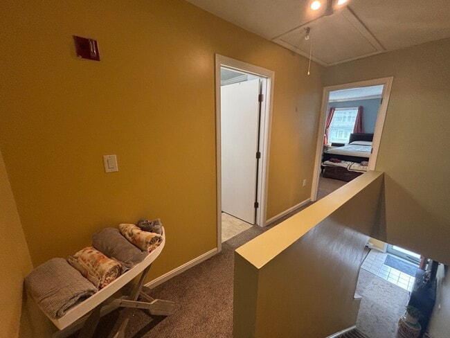 Building Photo - 266 Endicott St N