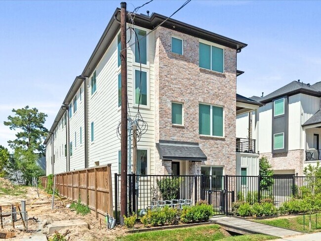 Building Photo - 530 Janisch Rd
