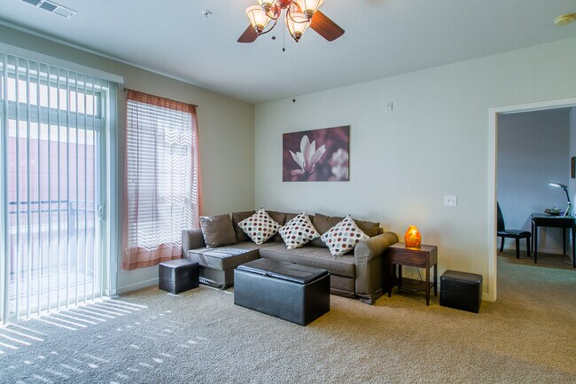 Living Room - 13456 Via Varra
