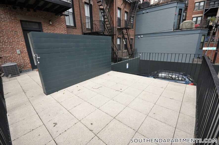 Building Photo - 658 Massachusetts Ave