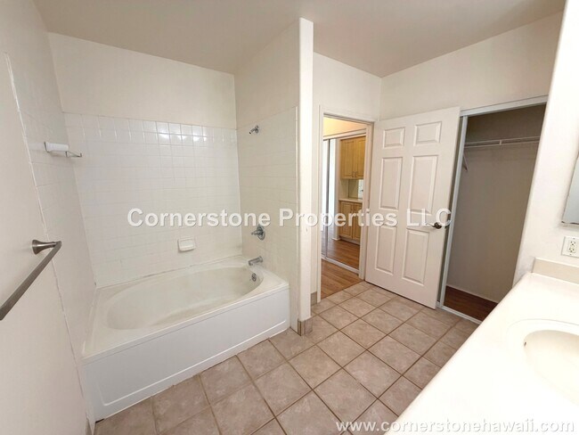 Building Photo - 95-797-932 Wikao St