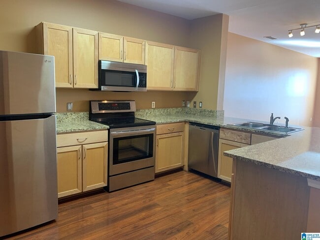 Building Photo - 401 20th St N