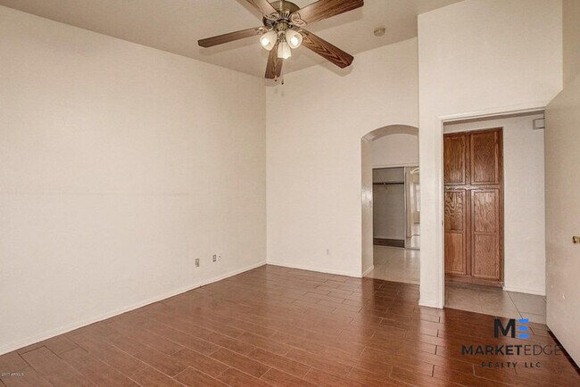 Building Photo - 3Bed/2Bath Home at Lower Buckeye Rd! JOIN ...
