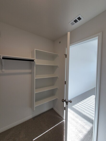 Building Photo - 1850 Settlers Glen Dr