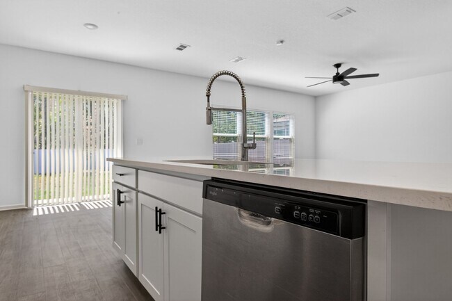 Building Photo - Welcome to your next home  in beautiful Green Cove Springs!