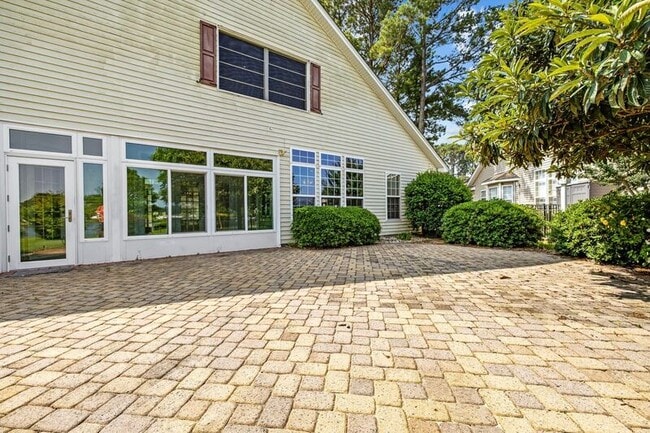 Building Photo - 414 Carriage Lake Dr