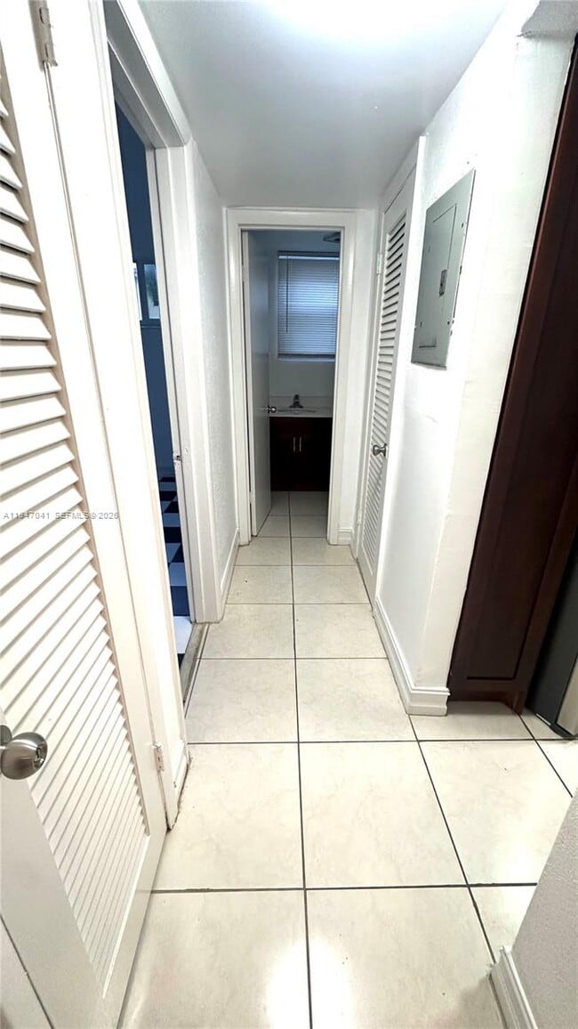 Building Photo - 1701 NE Miami Gardens Dr