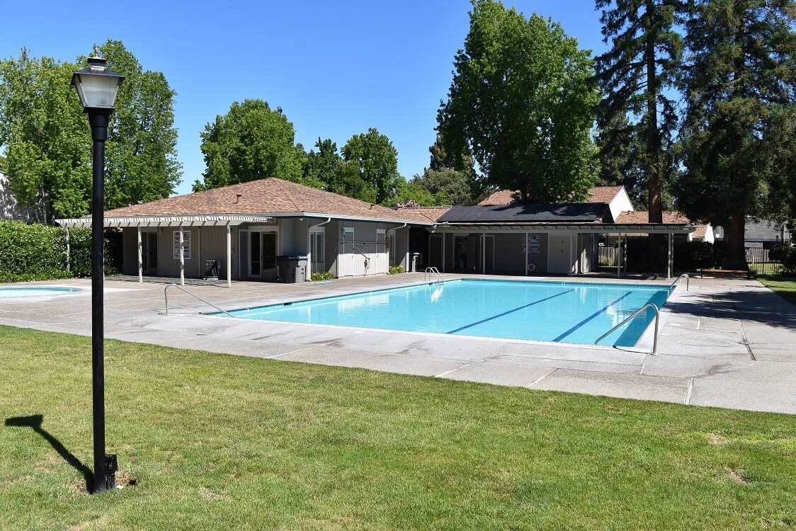 Building Photo - 497 Daisydell Court