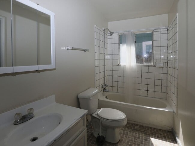 Building Photo - 15190 Highlands Harbor Dr