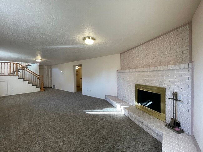 Building Photo - Spacious House on the Northeast Bench in Orem