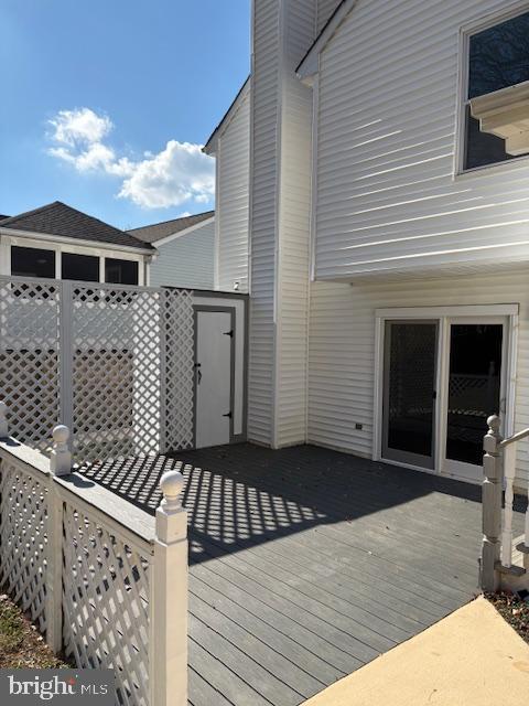 Building Photo - 6135 Rainbow Dr