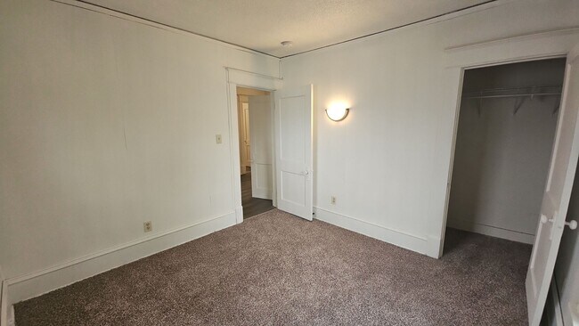 Building Photo - 139 32nd St NE