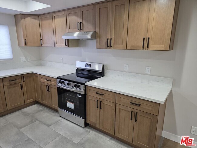 Building Photo - 14747 Woodruff Ave