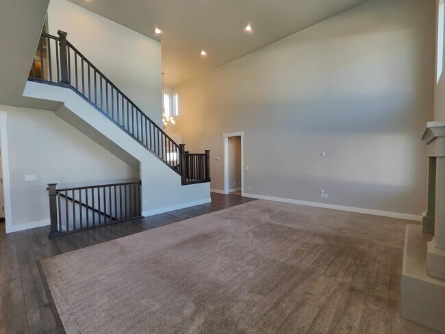 Building Photo - Spacious 6 Bed, 3.5 Bath Home in Clinton, UT