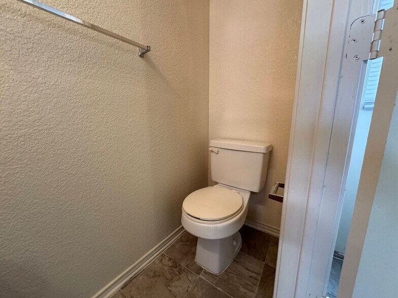 Building Photo - 1602 Aztec Trce