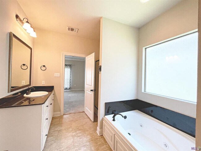 Building Photo - 3 Bedroom House in Gated Community| Community Pool