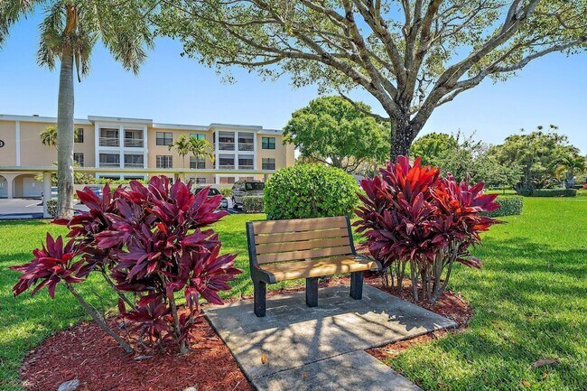 Building Photo - 300 N Hwy A1A