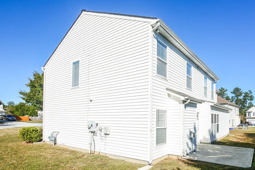 Building Photo - 8202 Camp Hill Ct