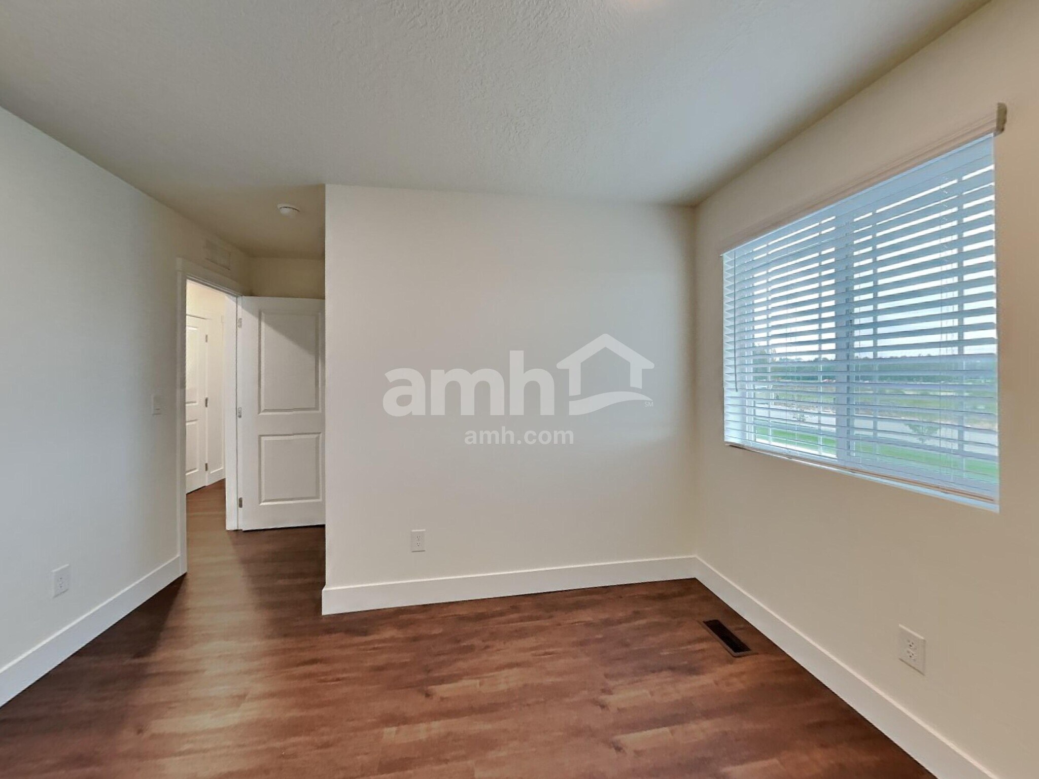 Building Photo - 10024 W Raleigh St