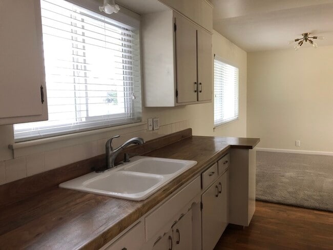 Building Photo - 9610 Sheldon Rd