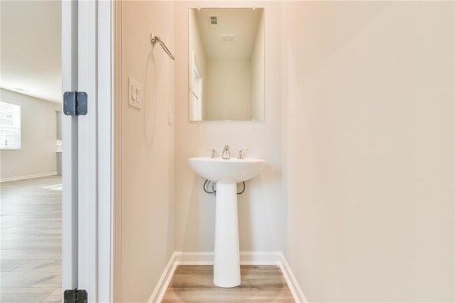 Building Photo - 2350 Whistler Wy NE