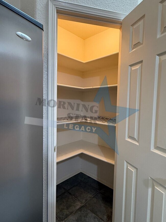 Building Photo - 4 bedroom, 4 bath house - Must see landscaping!