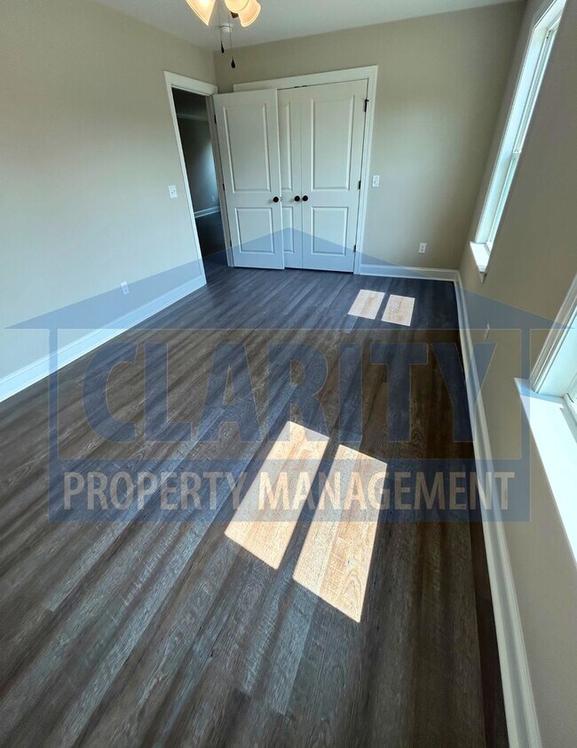 Building Photo - Spacious 4-bedroom home in prime Cleveland...
