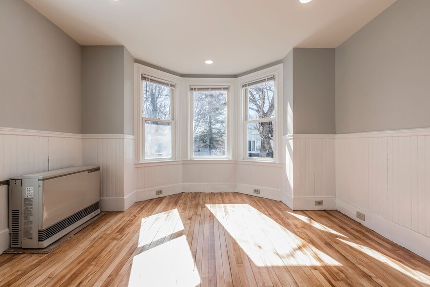 Living area - 221 Bridge St