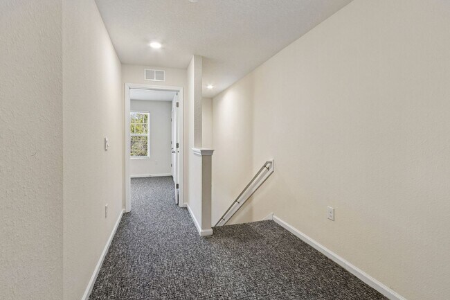 Building Photo - 86928 Mainline Rd
