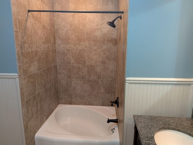 Building Photo - Gorgeous 4 Bed, 3 Bath House for Rent in M...