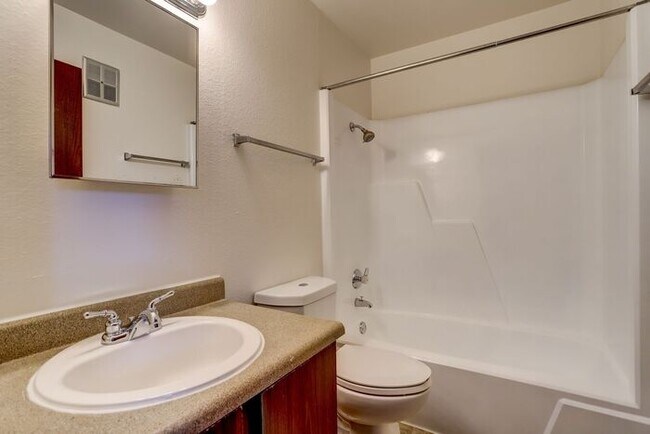 Building Photo - Cozy, Yet Spacious Upper Studio Apartment!!