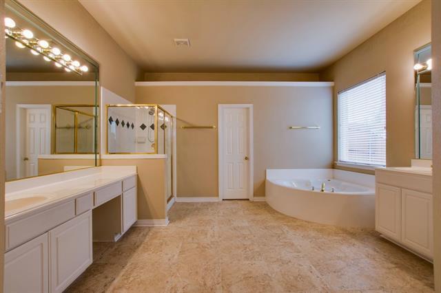 Building Photo - 3008 Chippenham Dr