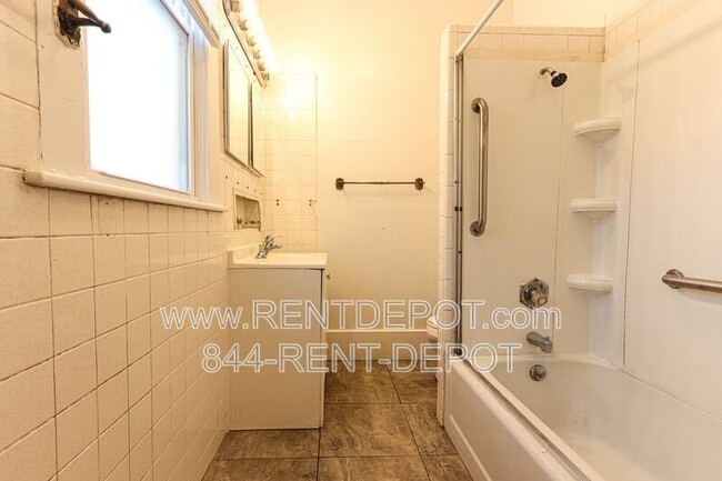 Building Photo - 2114 N. Fifth Ave.