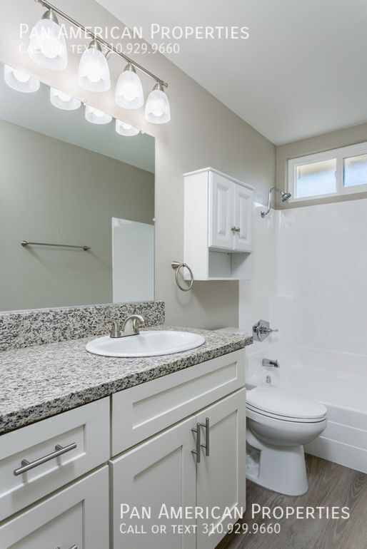 Building Photo - 13919 Coteau Dr