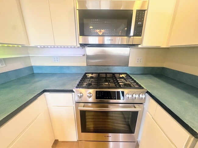 Building Photo - 339 Ravenwood Pl